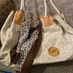 Michael kors tote
